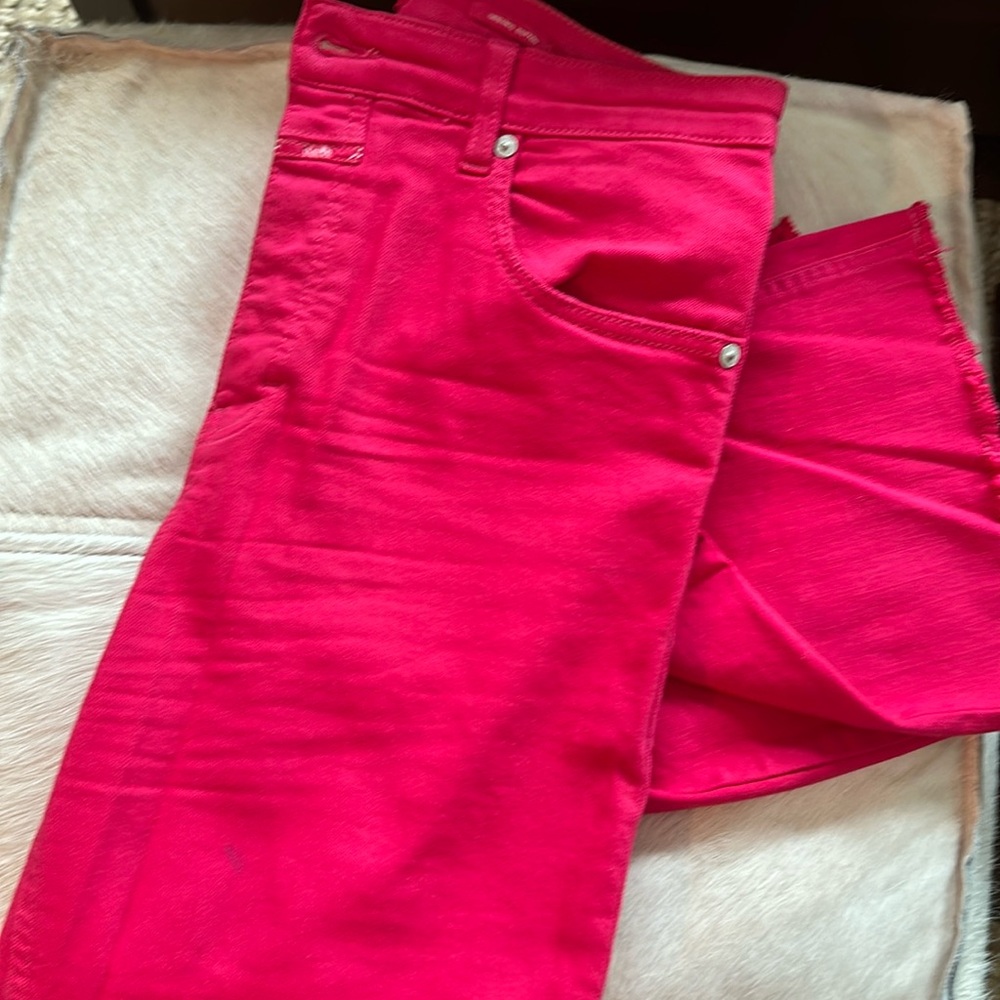 Closed hot pink denim. Size 31